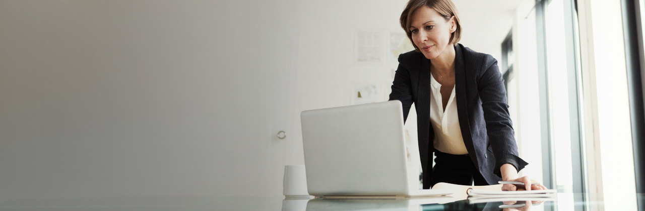 Woman investor reviewing Demand Notes program